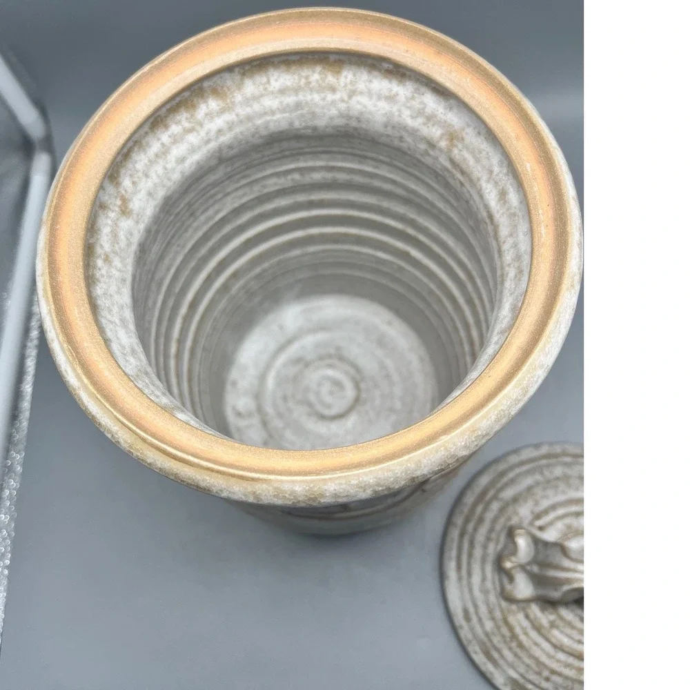 The Unbranded Brand vintage ceramic